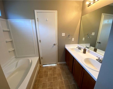 12817 Chime Dr - Photo Thumbnail 6