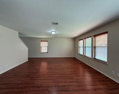 640 New Country Rd - Photo Thumbnail 4
