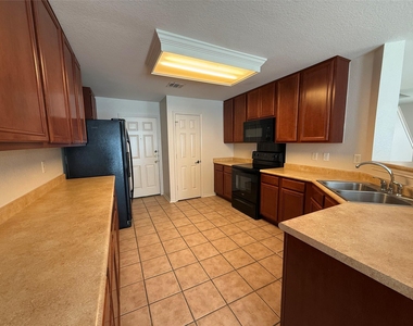 640 New Country Rd - Photo Thumbnail 5