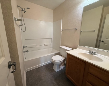 640 New Country Rd - Photo Thumbnail 12