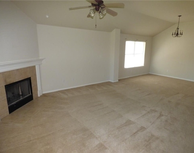 1600 Melissa Oaks Ln Ln - Photo Thumbnail 6