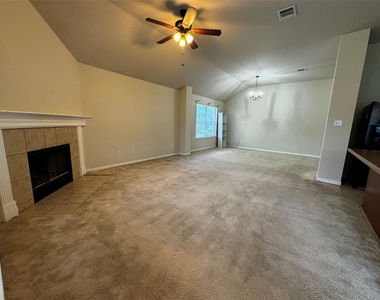 1600 Melissa Oaks Ln Ln - Photo Thumbnail 4