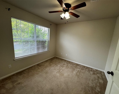 1600 Melissa Oaks Ln Ln - Photo Thumbnail 14
