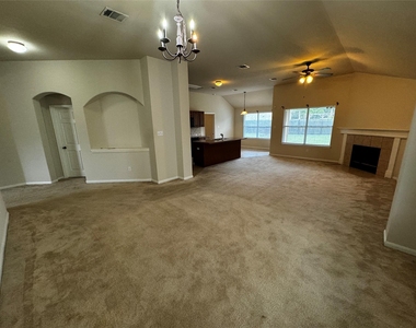 1600 Melissa Oaks Ln Ln - Photo Thumbnail 3