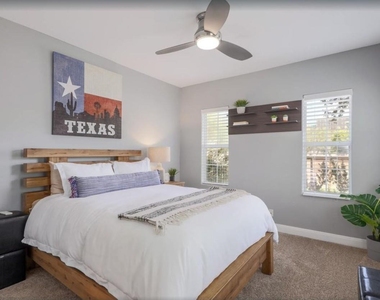 901 W Mary St - Photo Thumbnail 12