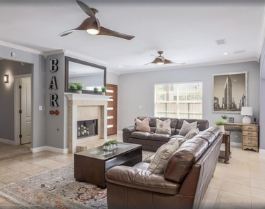 901 W Mary St - Photo Thumbnail 2
