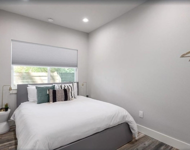 901 W Mary St - Photo Thumbnail 18
