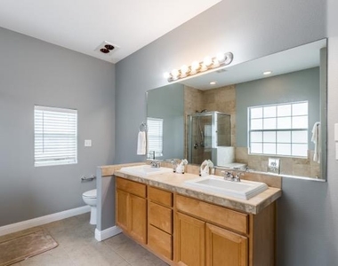 901 W Mary St - Photo Thumbnail 9