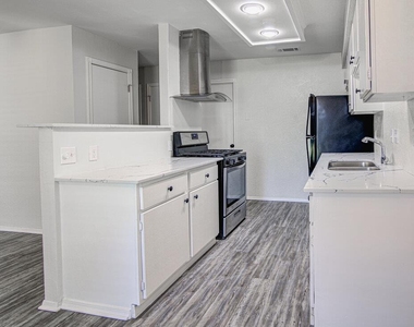 5301 Indio Cir - Photo Thumbnail 8