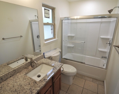 8809 Piney Pt - Photo Thumbnail 9