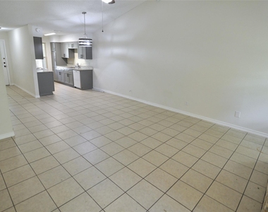 8809 Piney Pt - Photo Thumbnail 5