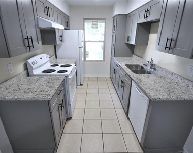 8809 Piney Pt - Photo Thumbnail 4