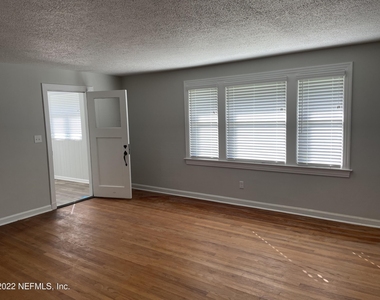 3677 Walsh Street - Photo Thumbnail 3