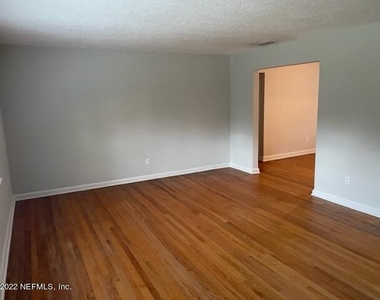 3677 Walsh Street - Photo Thumbnail 12