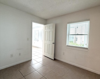 100 Fairway Park Boulevard - Photo Thumbnail 9