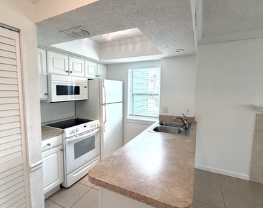 100 Fairway Park Boulevard - Photo Thumbnail 2