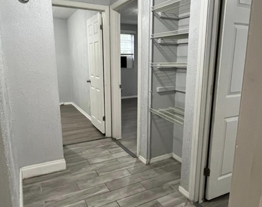 4413 Moncrief Road W - Photo Thumbnail 15