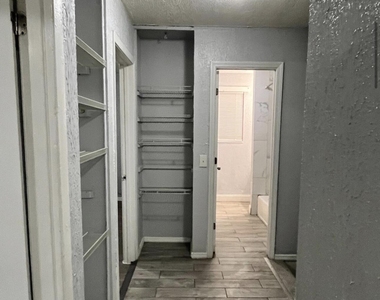 4413 Moncrief Road W - Photo Thumbnail 9