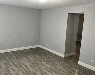 4413 Moncrief Road W - Photo Thumbnail 5