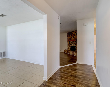 166 Vanderford Road W - Photo Thumbnail 4