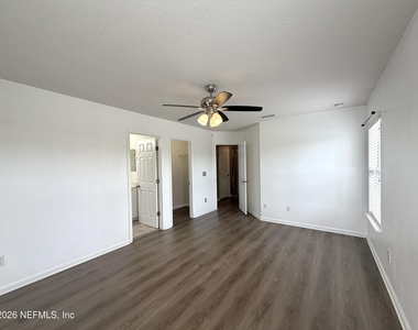 104 Crete Court - Photo Thumbnail 18