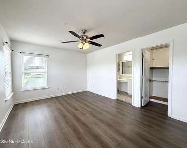 104 Crete Court - Photo Thumbnail 2