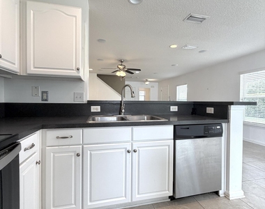 104 Crete Court - Photo Thumbnail 7