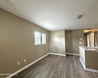 104 Crete Court - Photo Thumbnail 13