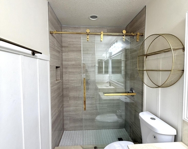 104 Crete Court - Photo Thumbnail 16