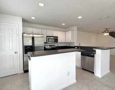 104 Crete Court - Photo Thumbnail 8