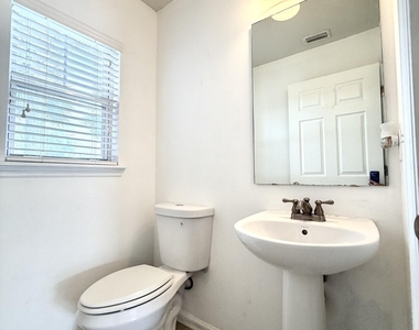 104 Crete Court - Photo Thumbnail 9