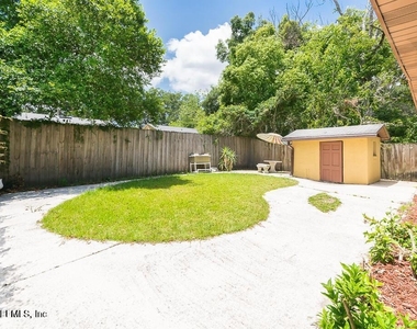 284 E 47th Street - Photo Thumbnail 17