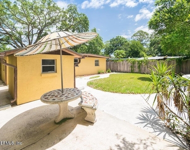 284 E 47th Street - Photo Thumbnail 18