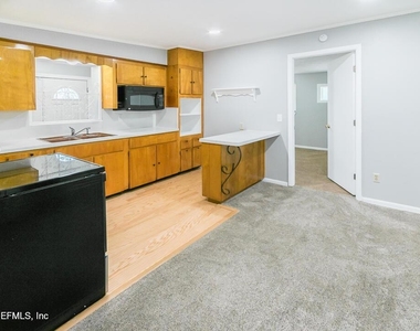 284 E 47th Street - Photo Thumbnail 5