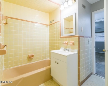 284 E 47th Street - Photo Thumbnail 10