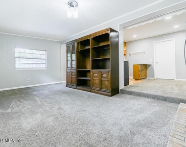 284 E 47th Street - Photo Thumbnail 8