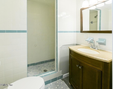 284 E 47th Street - Photo Thumbnail 14