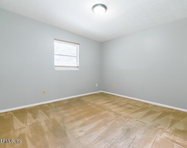 284 E 47th Street - Photo Thumbnail 13