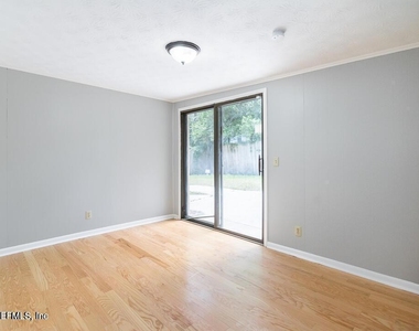 284 E 47th Street - Photo Thumbnail 15