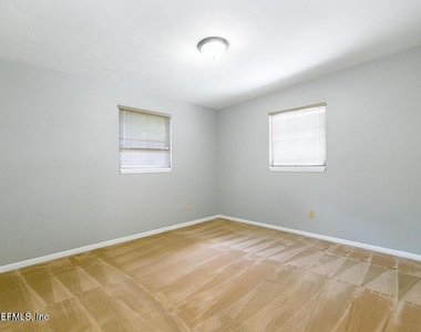 284 E 47th Street - Photo Thumbnail 11