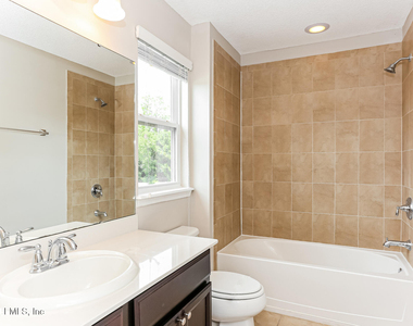 338 Vineyard Lane - Photo Thumbnail 13