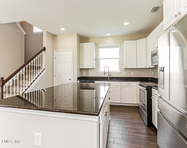 338 Vineyard Lane - Photo Thumbnail 6
