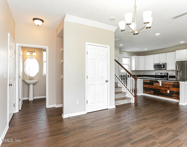 338 Vineyard Lane - Photo Thumbnail 3
