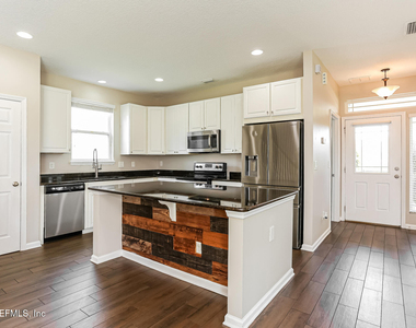 338 Vineyard Lane - Photo Thumbnail 5