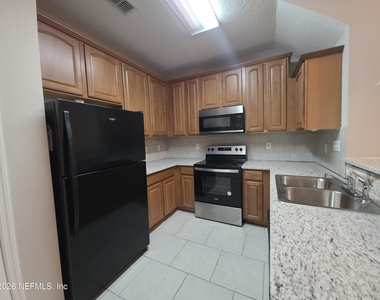 6070 Bartram Village Drive - Photo Thumbnail 6