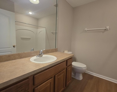 6070 Bartram Village Drive - Photo Thumbnail 9