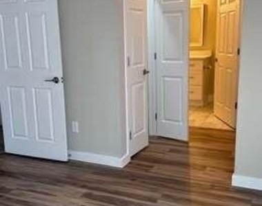 1701 The Greens Way - Photo Thumbnail 6