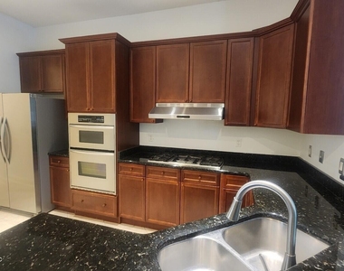 654 S Loop Parkway - Photo Thumbnail 12