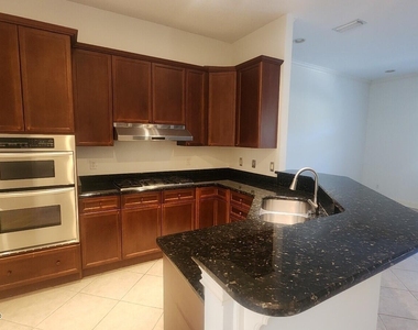 654 S Loop Parkway - Photo Thumbnail 11