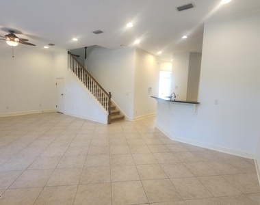 654 S Loop Parkway - Photo Thumbnail 7